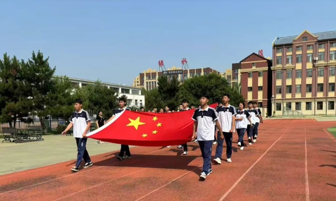 华展动态||华展中学“强化安全意识，提升安全素养”主题升旗仪式