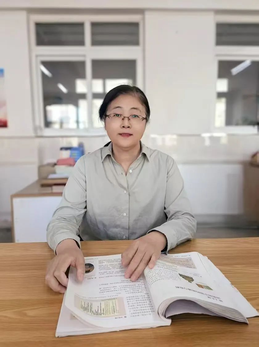 华展名师| |岁月如歌树栋梁 躬耕杏坛绽芳华——历史教师韩秀梅风采