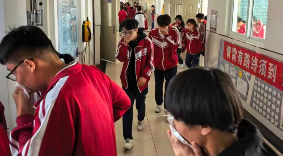 华展动态||守护生命——华展中学开展消防应急疏散演练