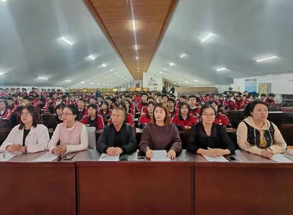 华展德育||以文润班魂，以化聚班风——班级文化建设评比活动