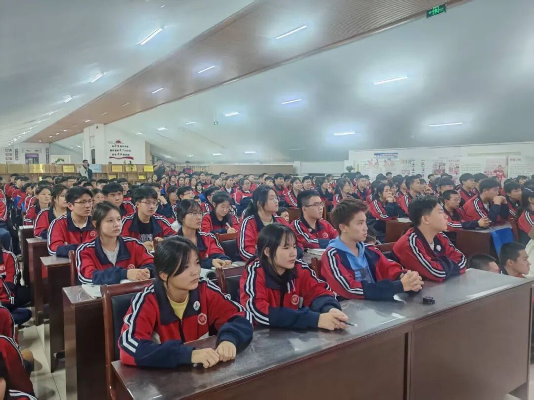 党建领航| |学史铸魂守初心 青春建功担使命——记华展中学“我来为你讲党史”系列活动（二）