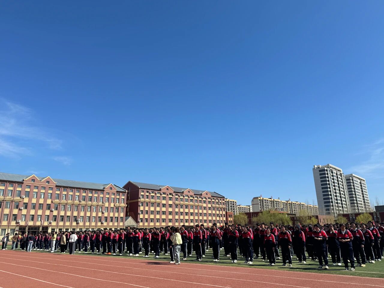 华展动态||家校同心践初心，荣光加冕致成长——家长开放日暨月度表彰大会圆满举行