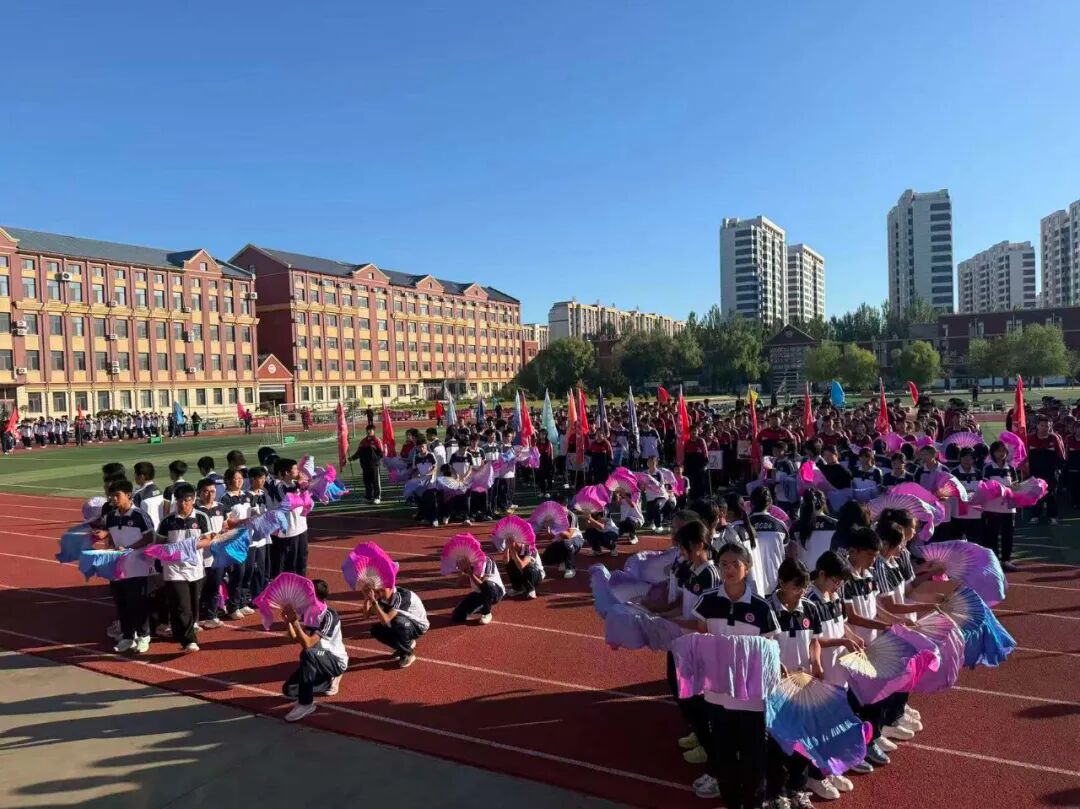 国庆特辑 ||光影记录韶华 镌刻青春盛会——华展中学运动会开幕式精彩图集